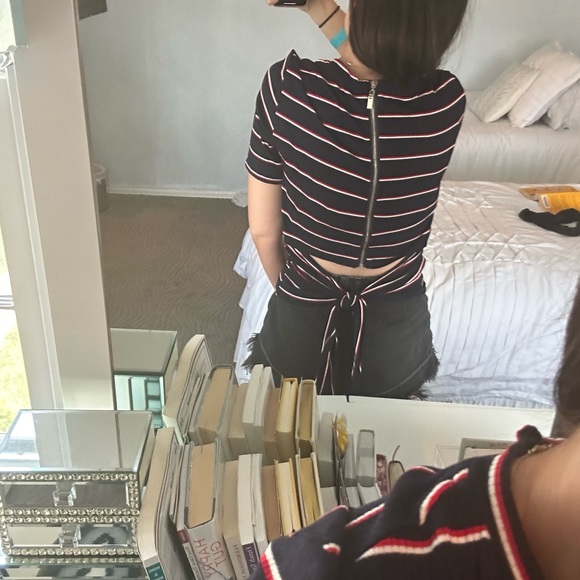 Striped top with back tie - Picture 6 of 6